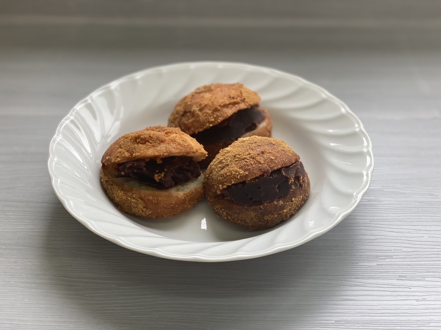 あんこを挟んだ揚げパン