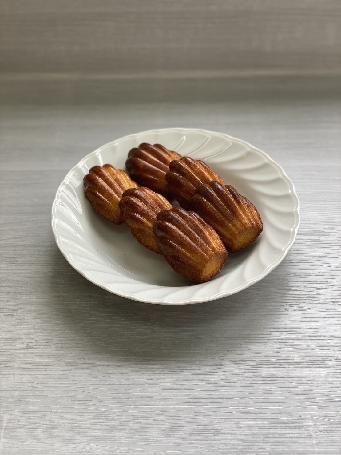 貝の形をした岩塩マドレーヌ